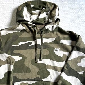 Men’s Nike pullover hoodie.